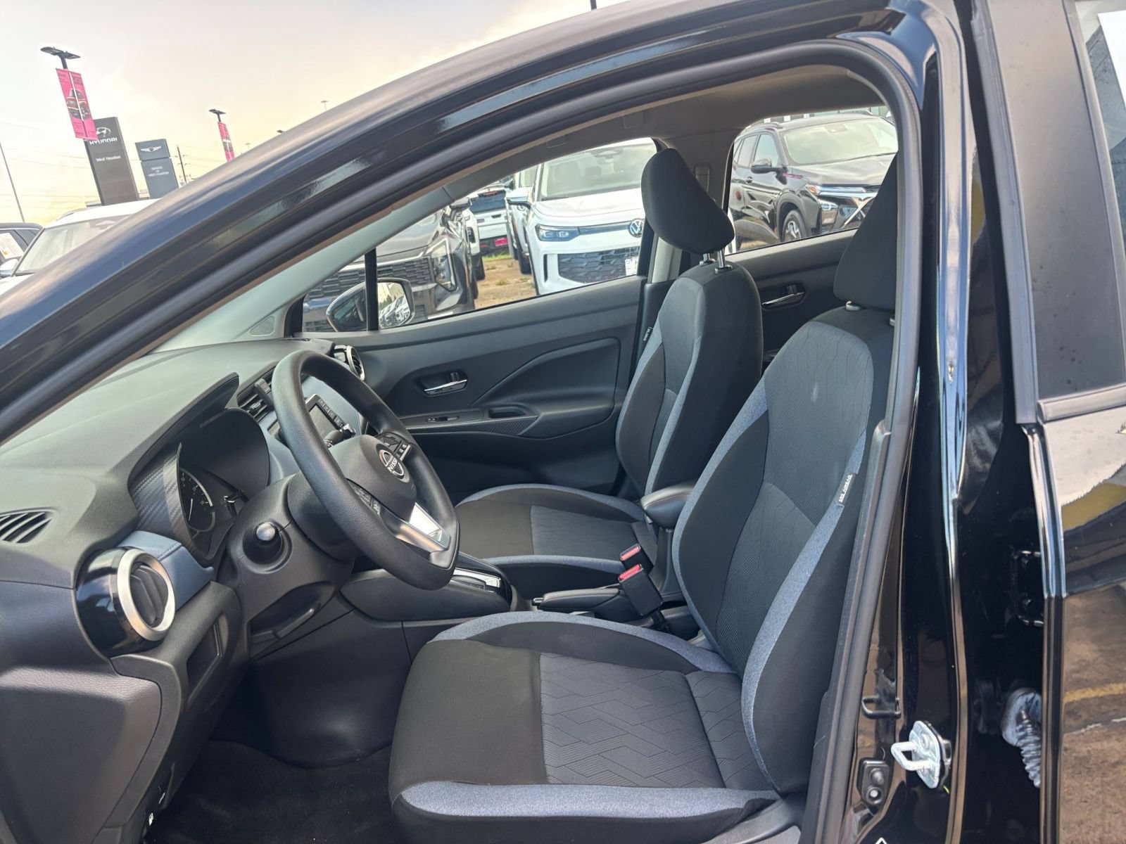Used 2025 Nissan Versa SV FWD image 24