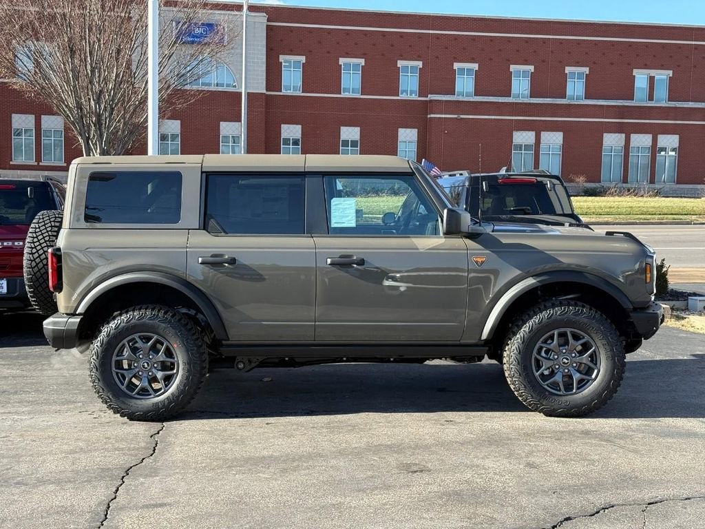 New 2025 Ford Bronco Badlands image 2