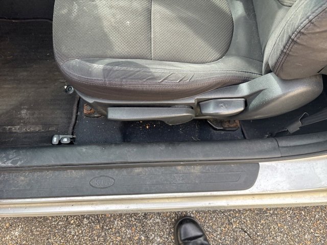 Used 2012 Kia Forte Koup EX image 11