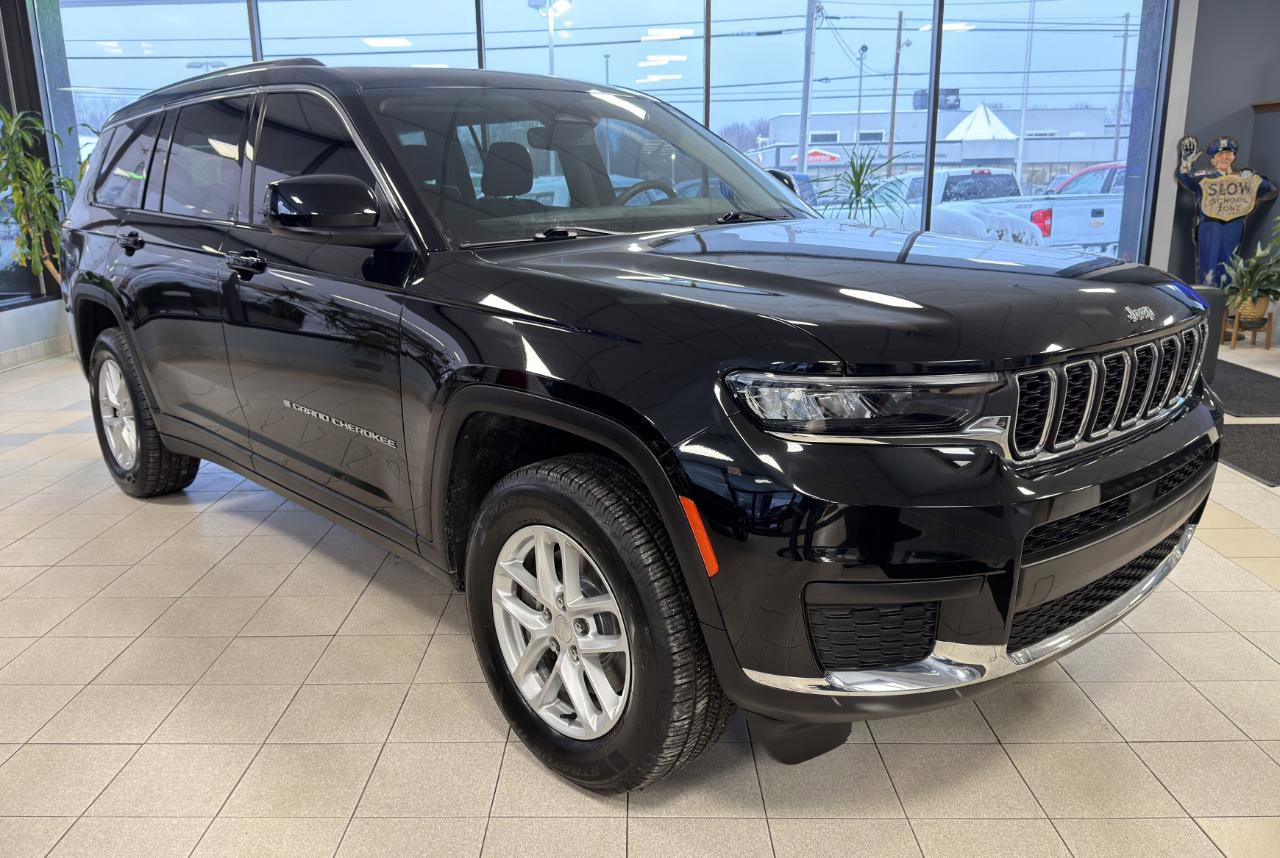 Used 2023 Jeep Grand Cherokee L Laredo w/ Trailer Tow Group (B) image 7