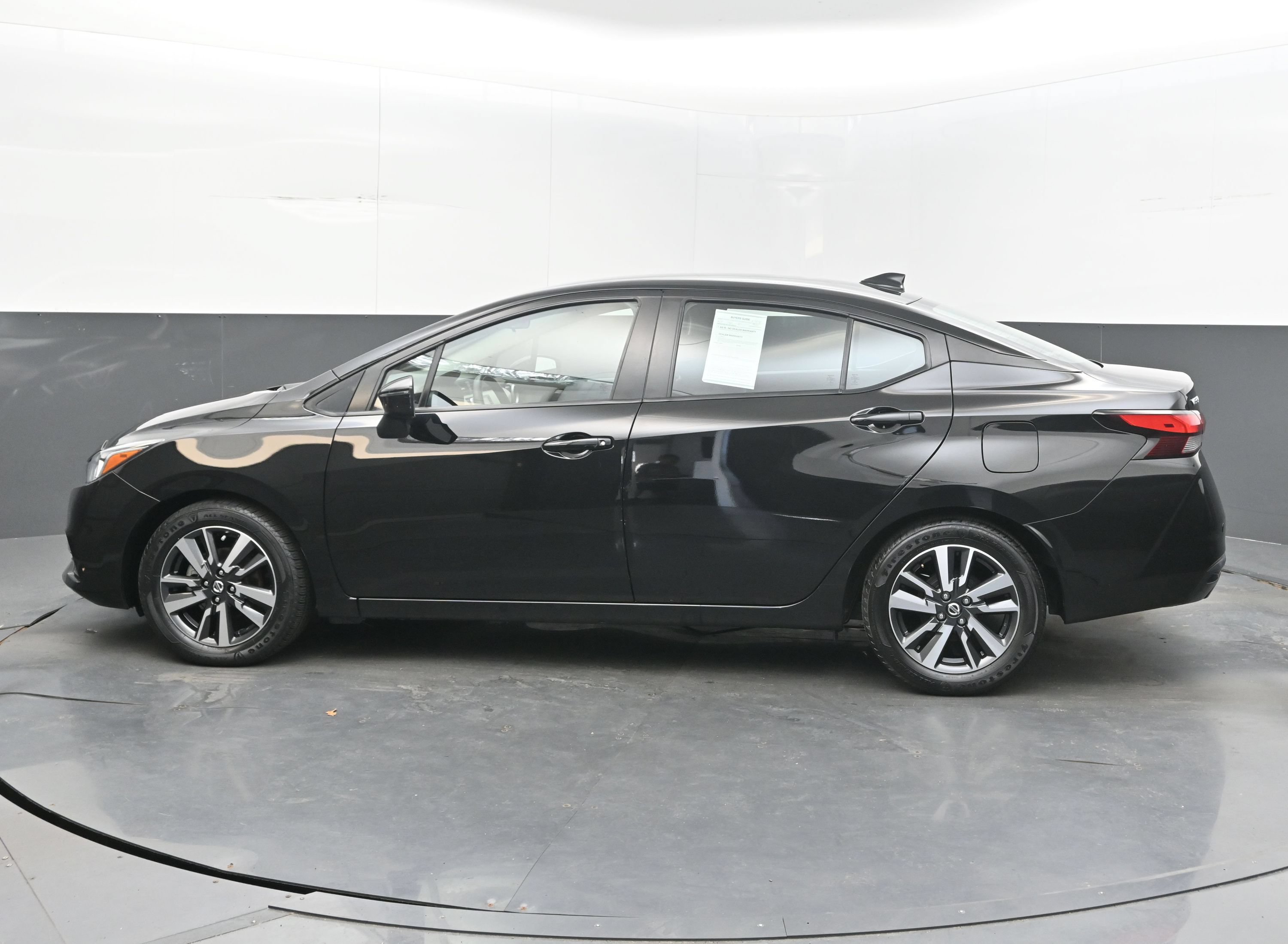 Used 2021 Nissan Versa SV FWD image 5