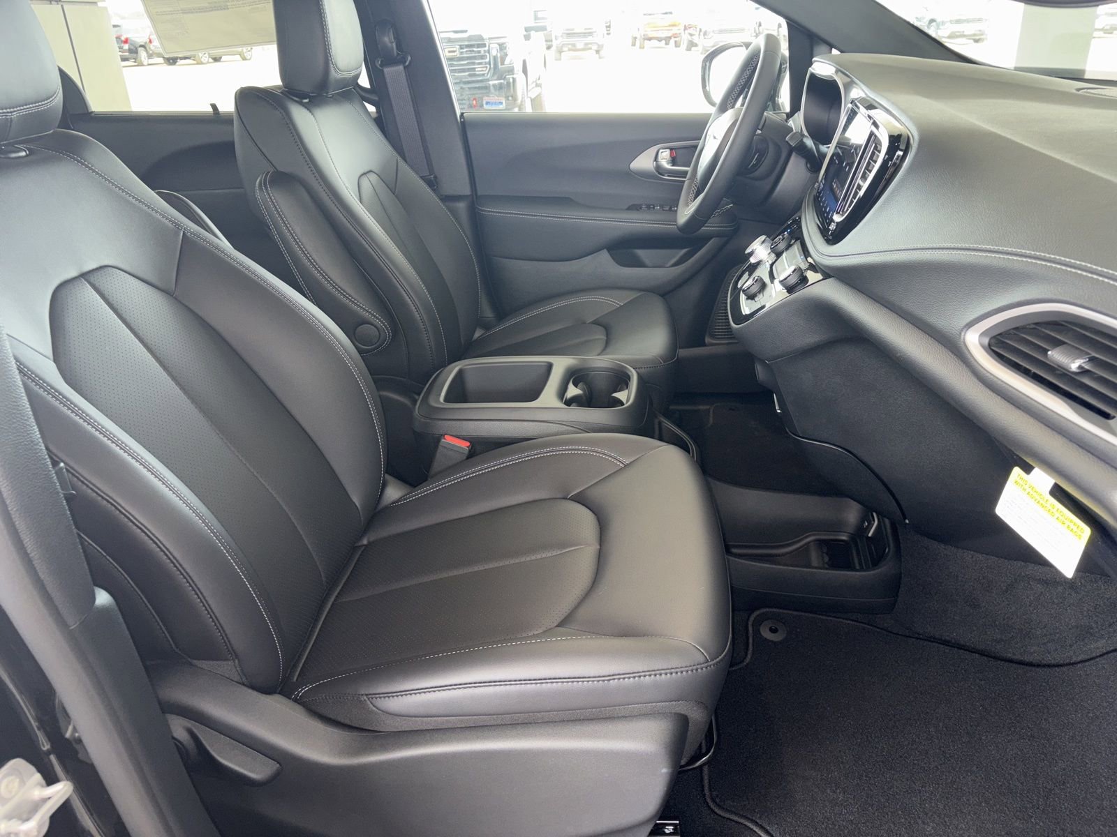 New 2026 Chrysler Pacifica Select image 11