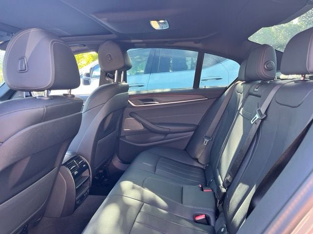 Used 2023 BMW 530i w/ M Sport Package RWD image 6
