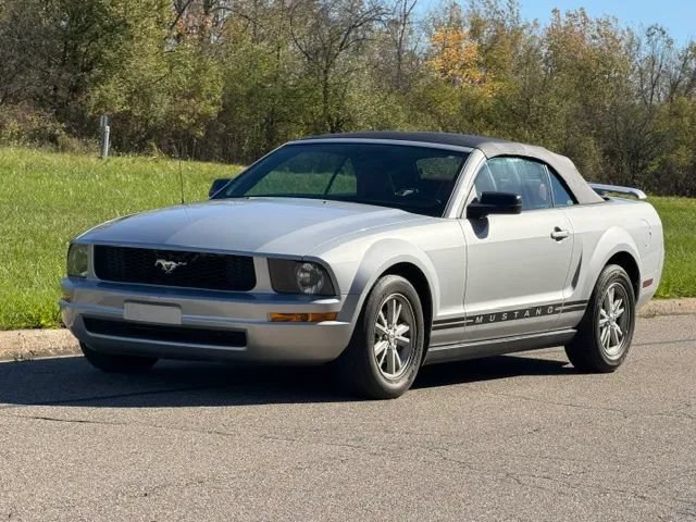 Used 2005 Ford Mustang Premium RWD image 10