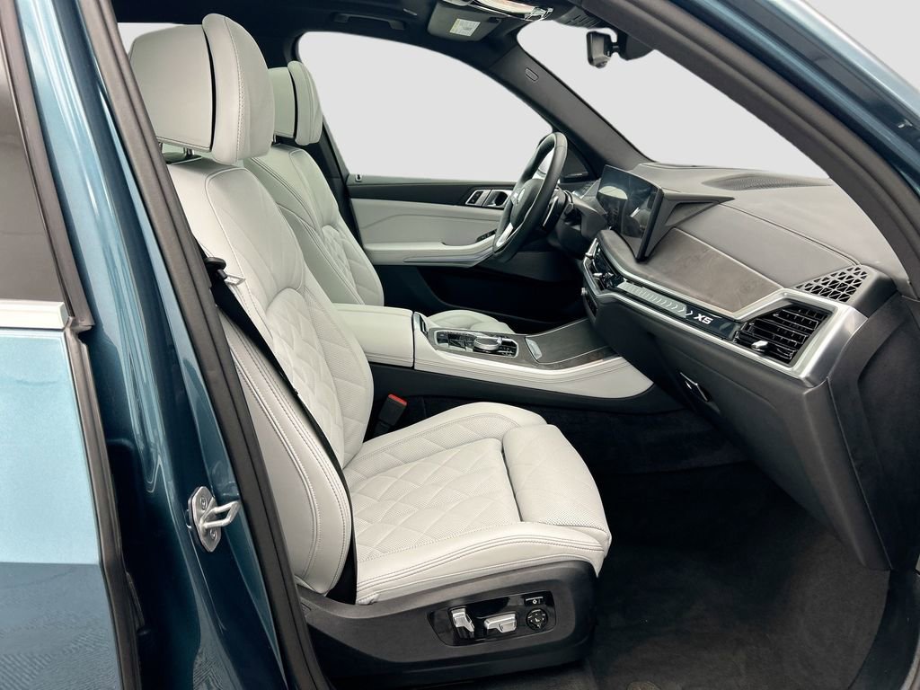 Certified 2026 BMW X5 xDrive40i w/ Climate Comfort Package image 19