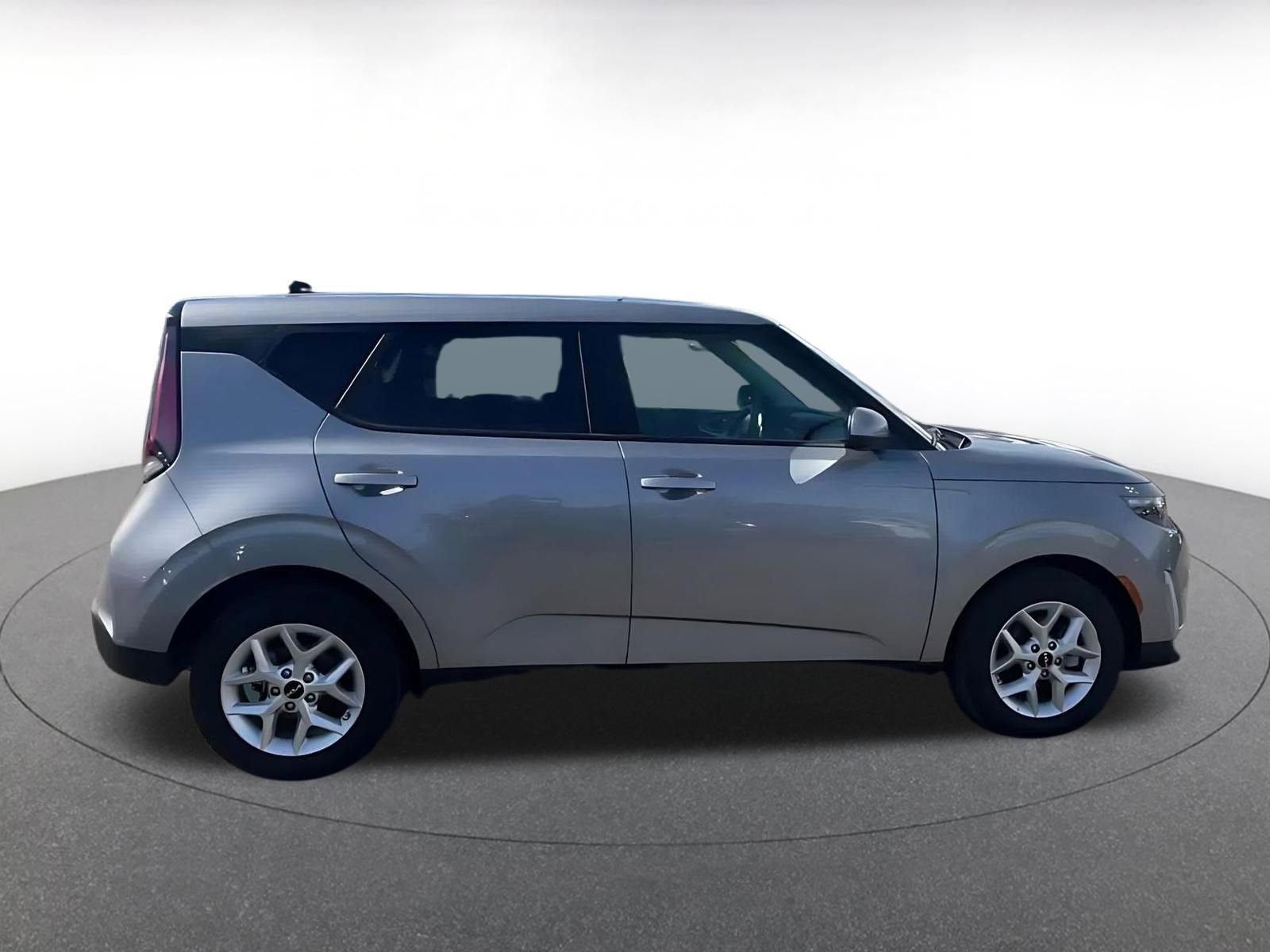 Used 2025 Kia Soul LX w/ LX Technology Package FWD image 16