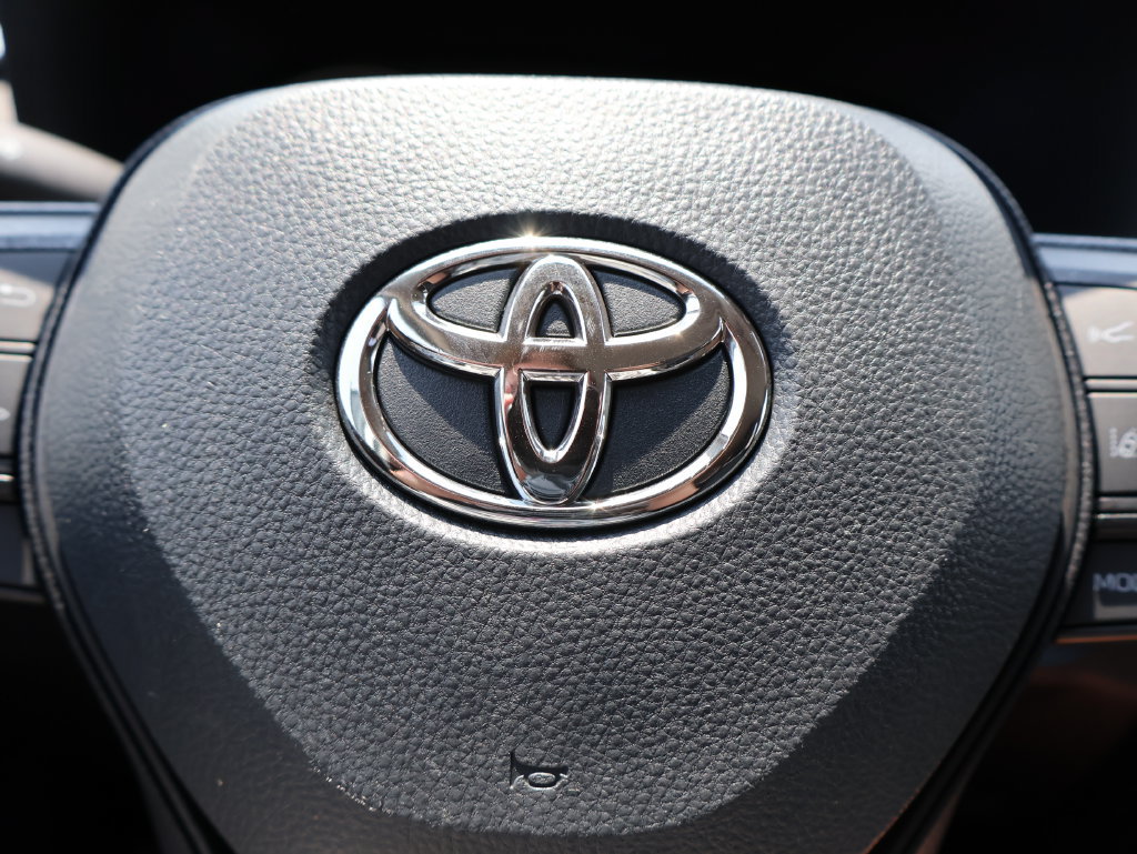 Used 2025 Toyota RAV4 XLE AWD/4WD image 25