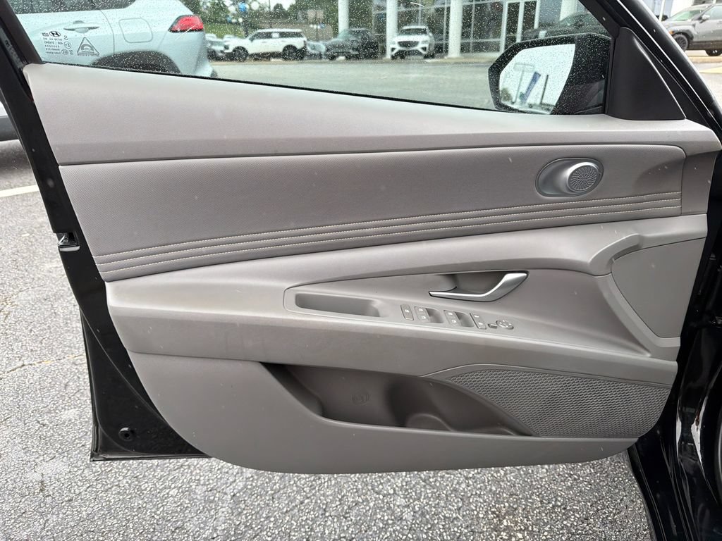 Used 2023 Hyundai Elantra SEL w/ Convenience Package FWD image 10