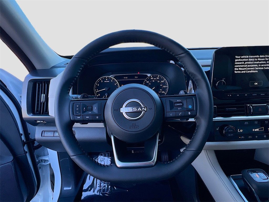 New 2025 Nissan Pathfinder SL image 11