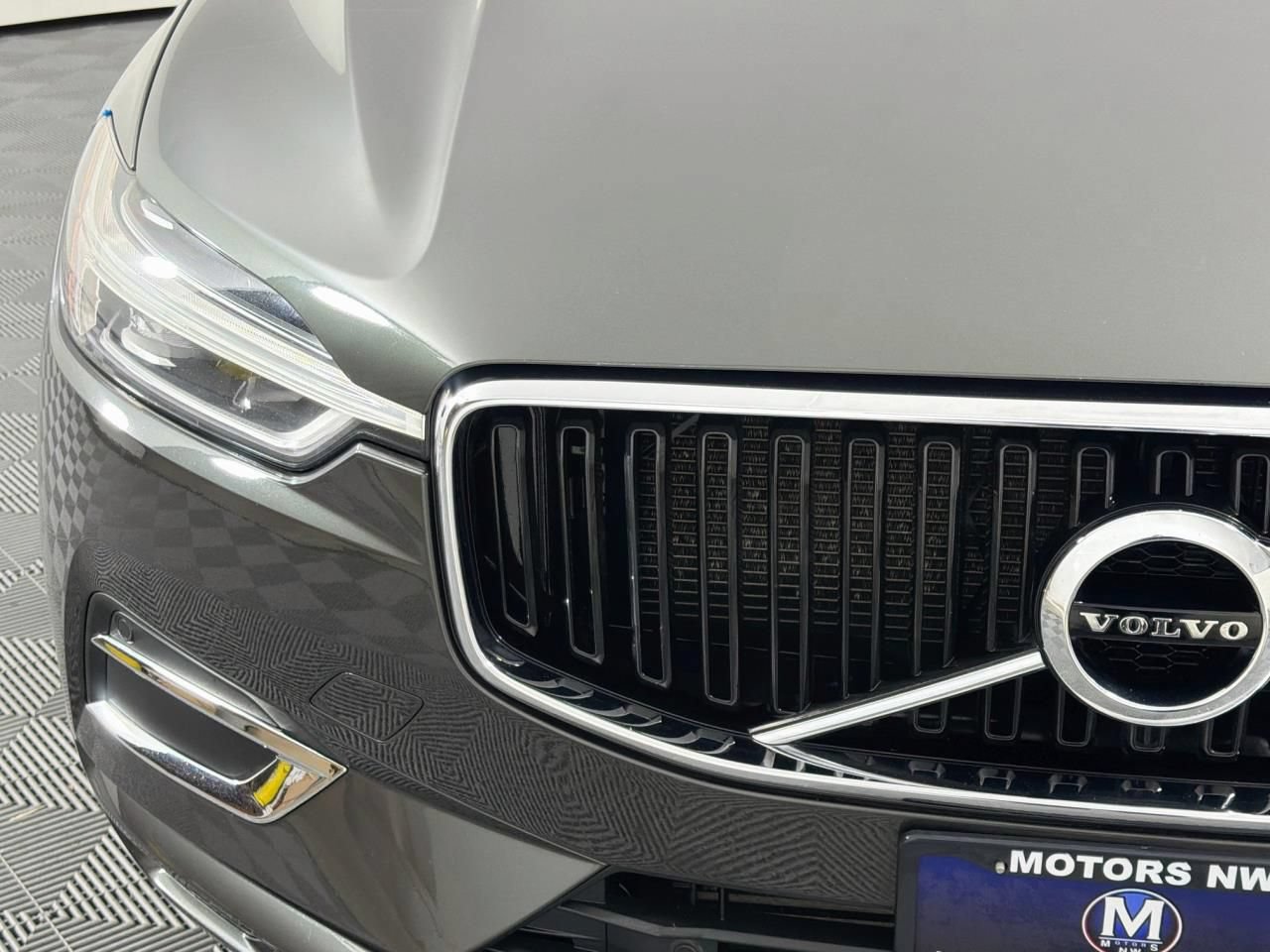 Used 2018 Volvo XC60 T5 Momentum w/ Convenience Package AWD/4WD image 3