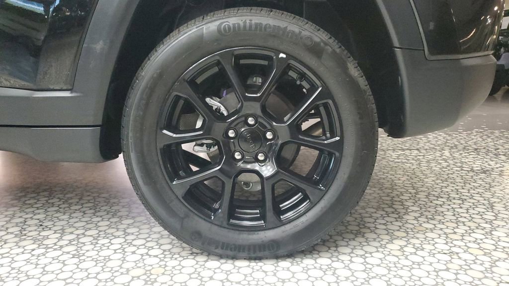 Used 2024 Jeep Compass Latitude w/ Altitude Special Edition image 6