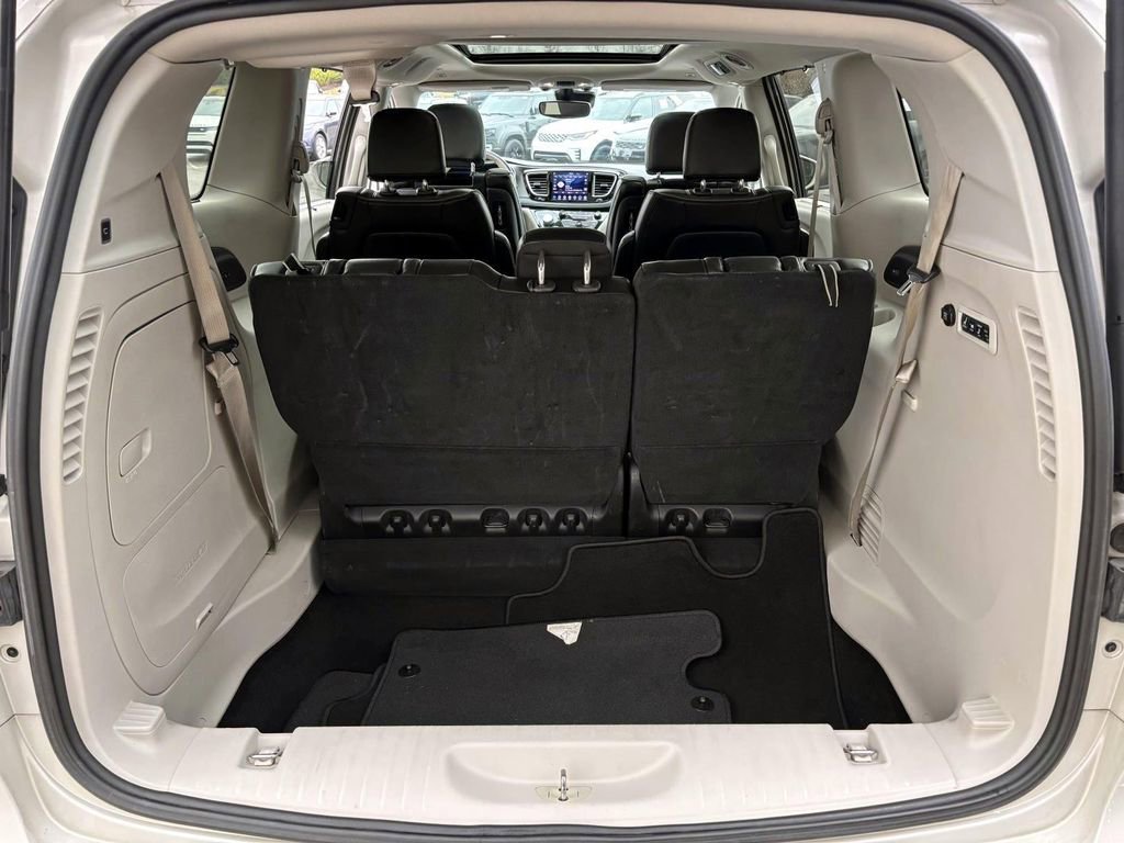 Used 2019 Chrysler Pacifica Limited w/ Advanced Safetytec Group image 9