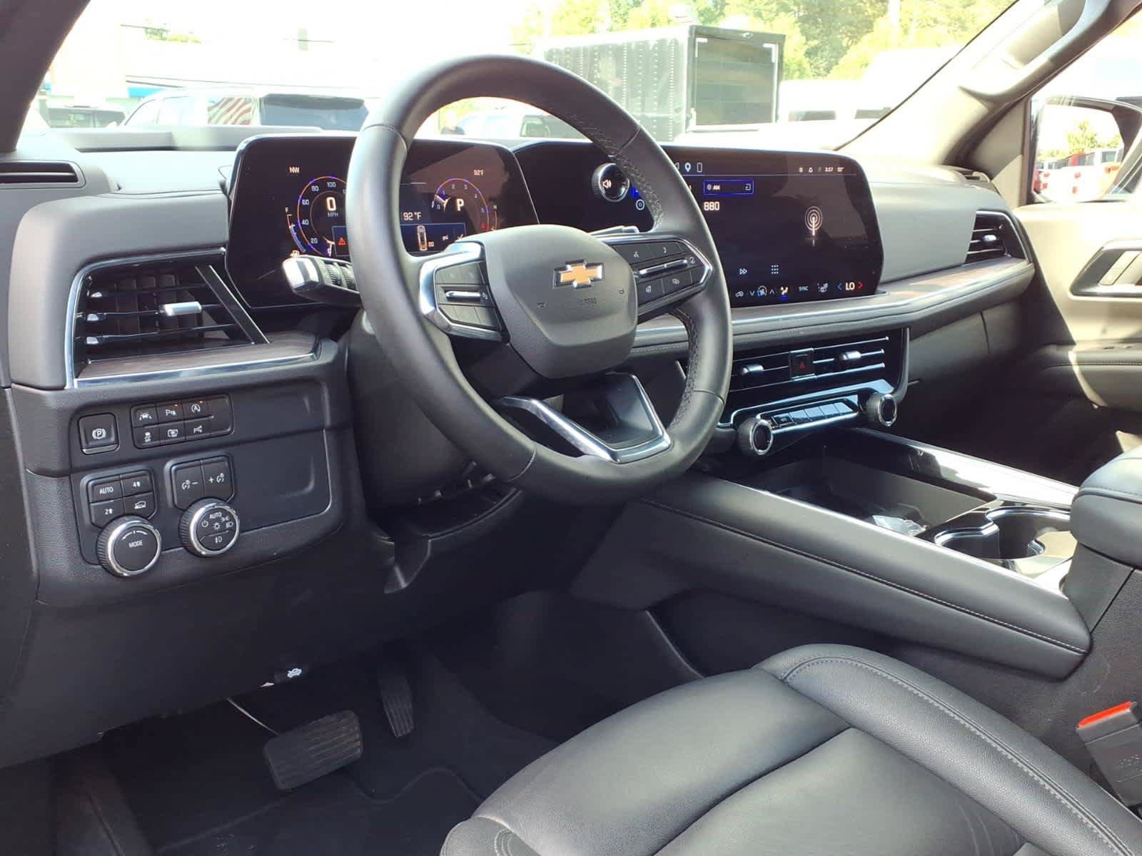 Used 2026 Chevrolet Suburban LT w/ Comfort Package AWD/4WD image 9