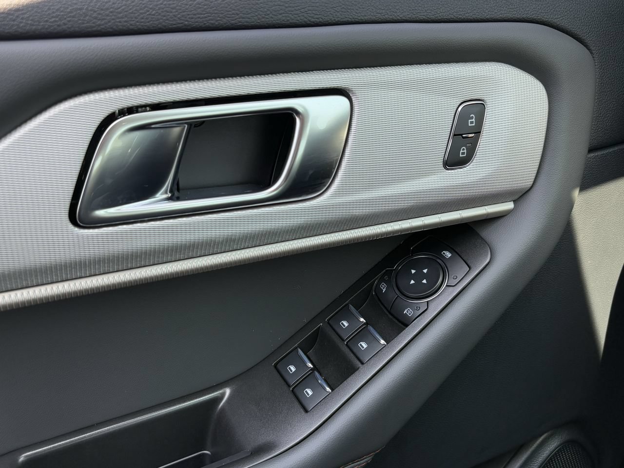 New 2026 Ford Explorer Active AWD/4WD image 23