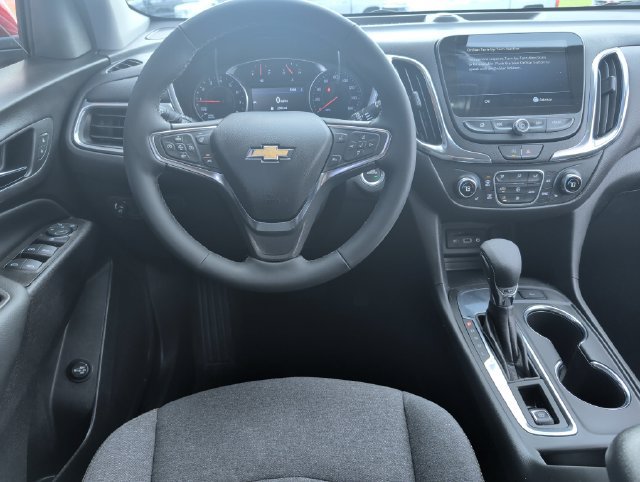 Used 2024 Chevrolet Equinox LT FWD image 2