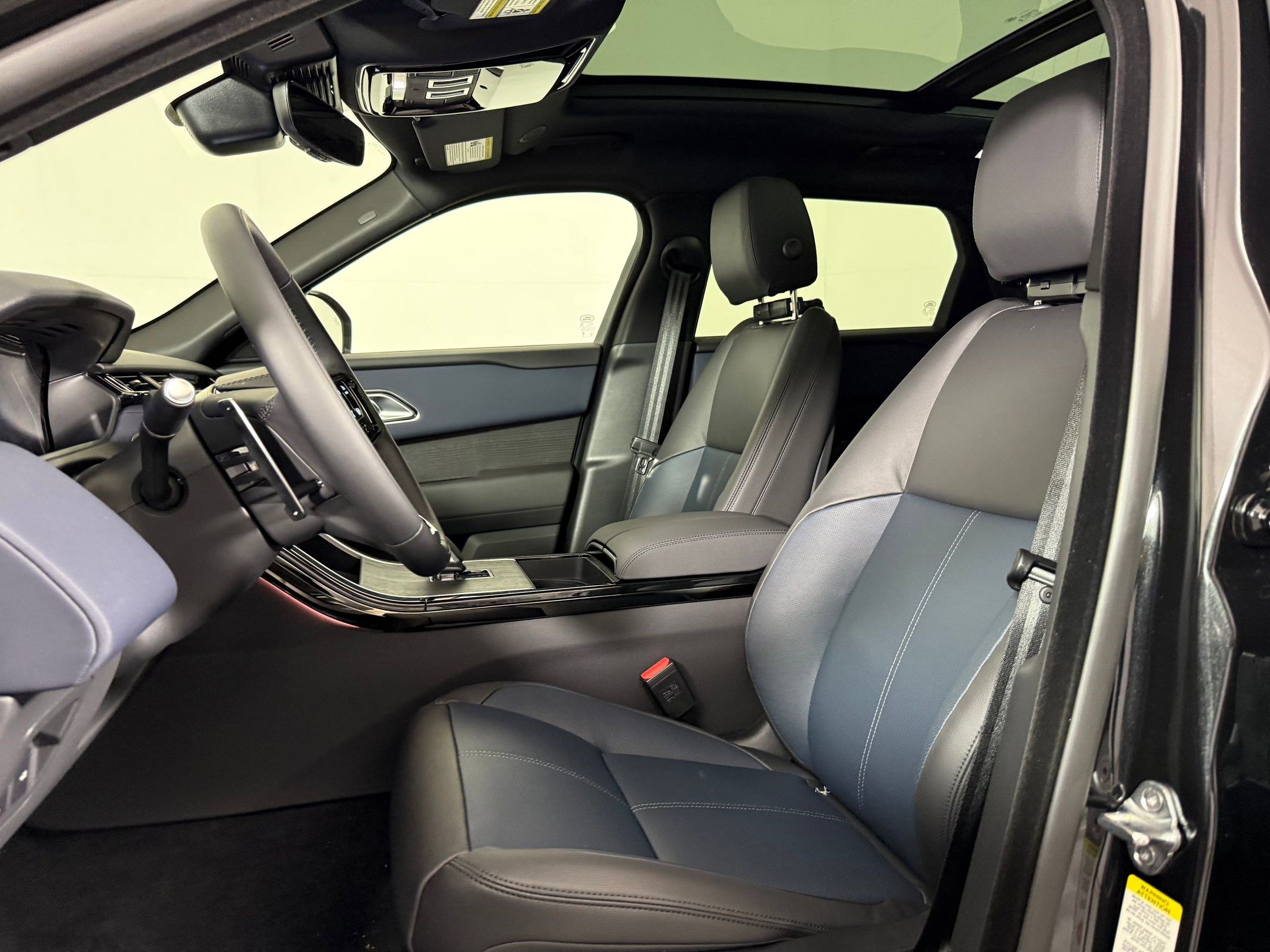 New 2026 Land Rover Range Rover Velar S AWD/4WD image 5