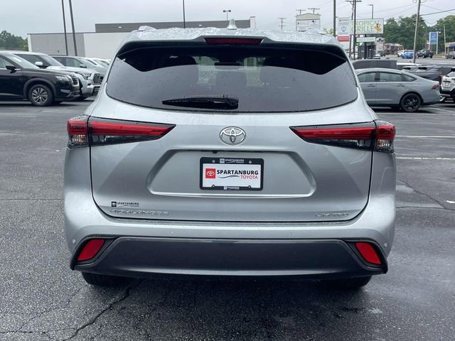 Used 2023 Toyota Highlander Limited FWD image 5