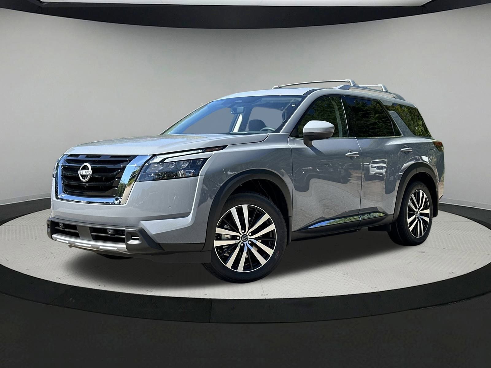 New 2025 Nissan Pathfinder Platinum image 1