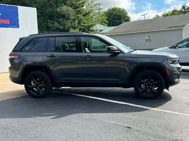Used 2024 Jeep Grand Cherokee Limited w/ Black Appearance Package AWD/4WD image 51