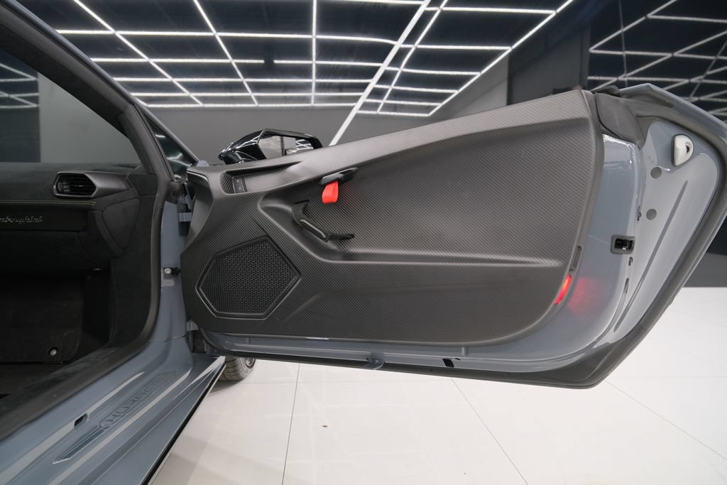 Used 2023 Lamborghini Huracan STO RWD image 41