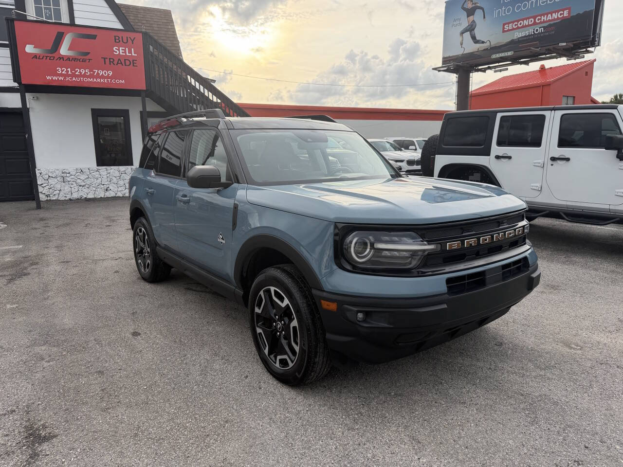 Used 2021 Ford Bronco Sport Outer Banks w/ Outer Banks Package AWD/4WD image 3