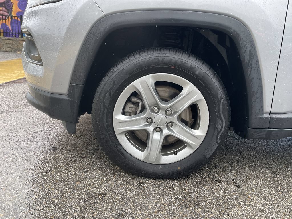 Used 2024 Jeep Compass Latitude AWD/4WD image 9