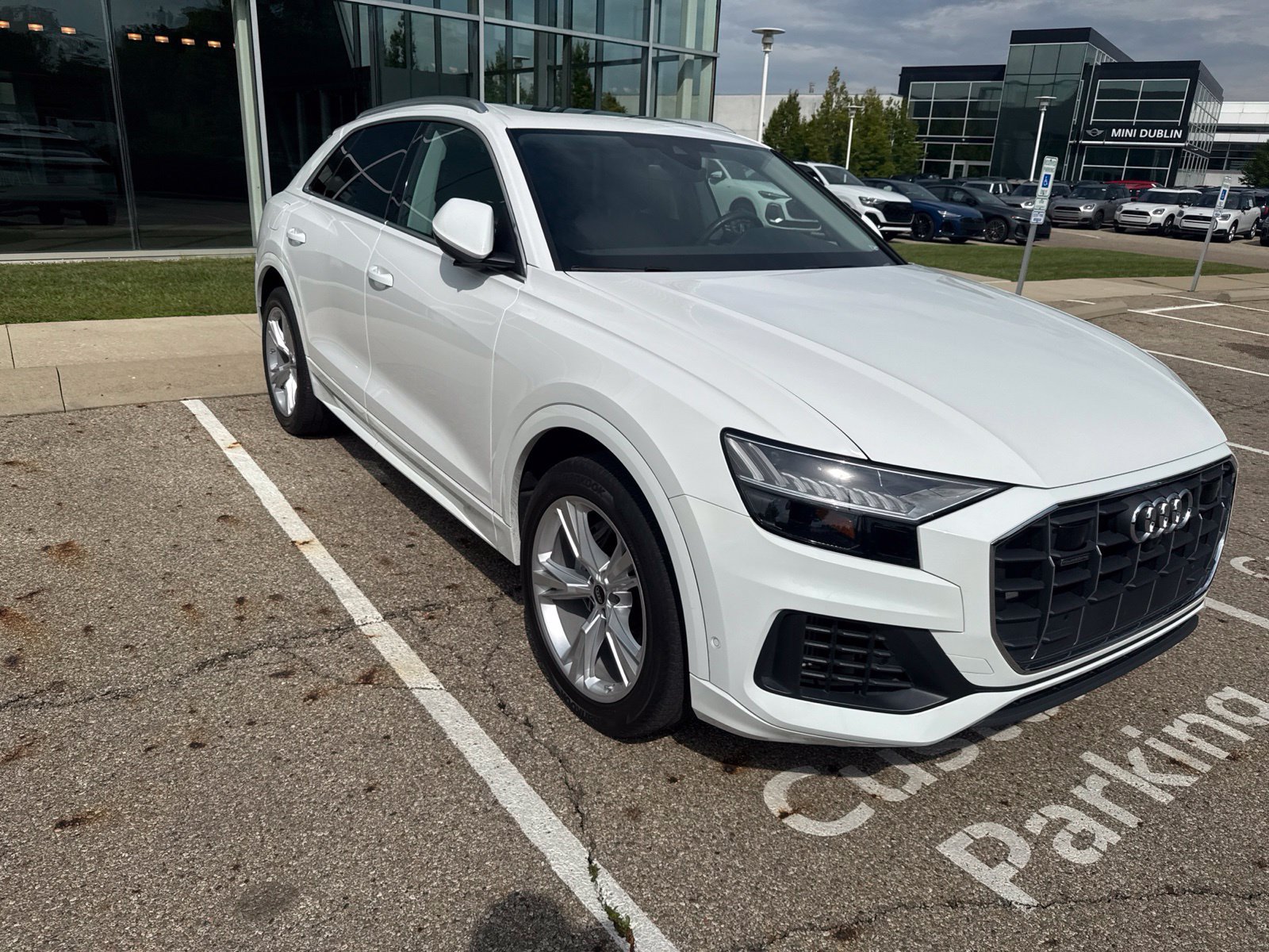 Used 2023 Audi Q8 Premium w/ Convenience Package AWD/4WD image 5