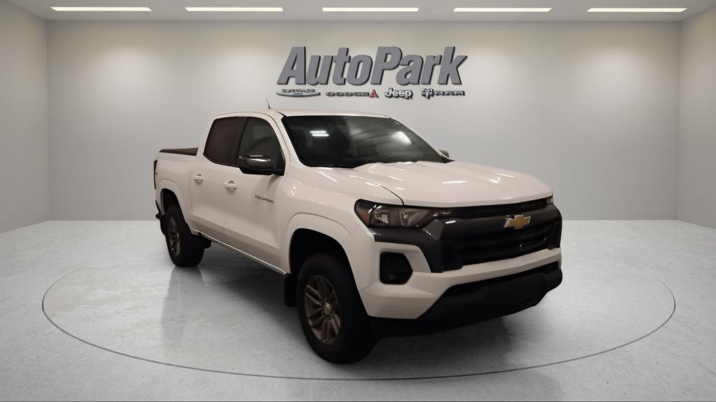 Used 2023 Chevrolet Colorado LT w/ LT Convenience Package II AWD/4WD image 2