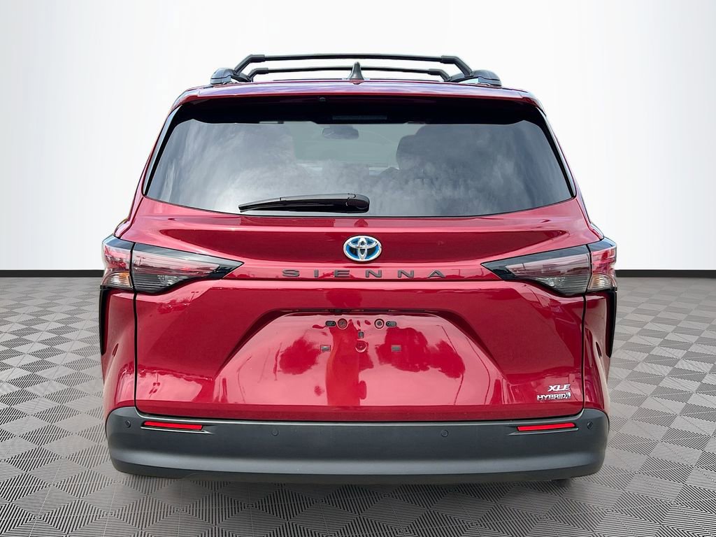 Used 2023 Toyota Sienna XLE image 6