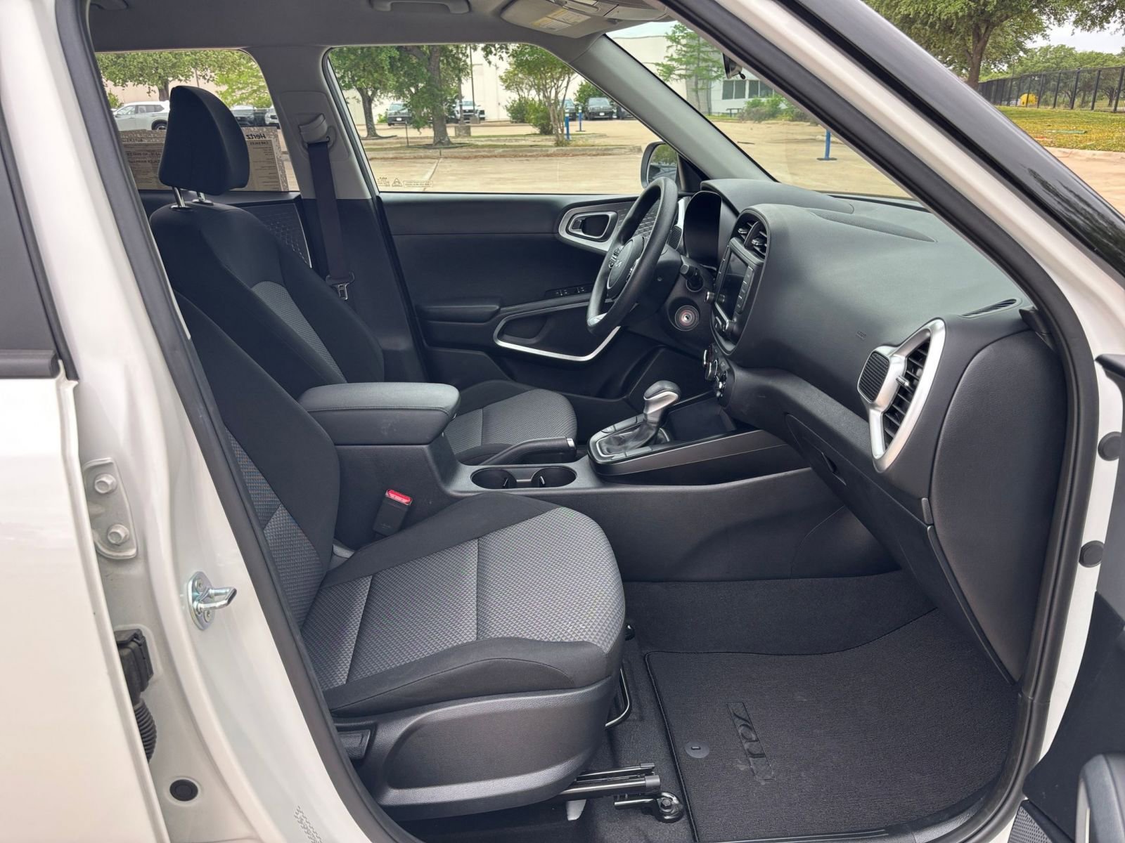 Used 2025 Kia Soul LX w/ LX Technology Package image 39