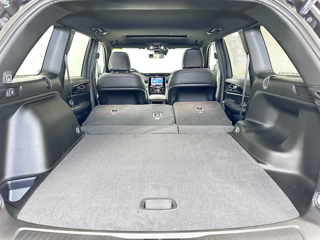New 2025 Jeep Grand Cherokee Laredo image 15