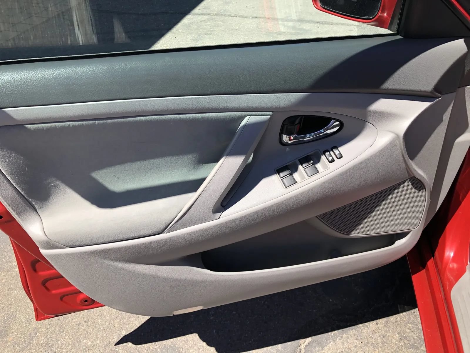 Used 2011 Toyota Camry LE FWD image 18