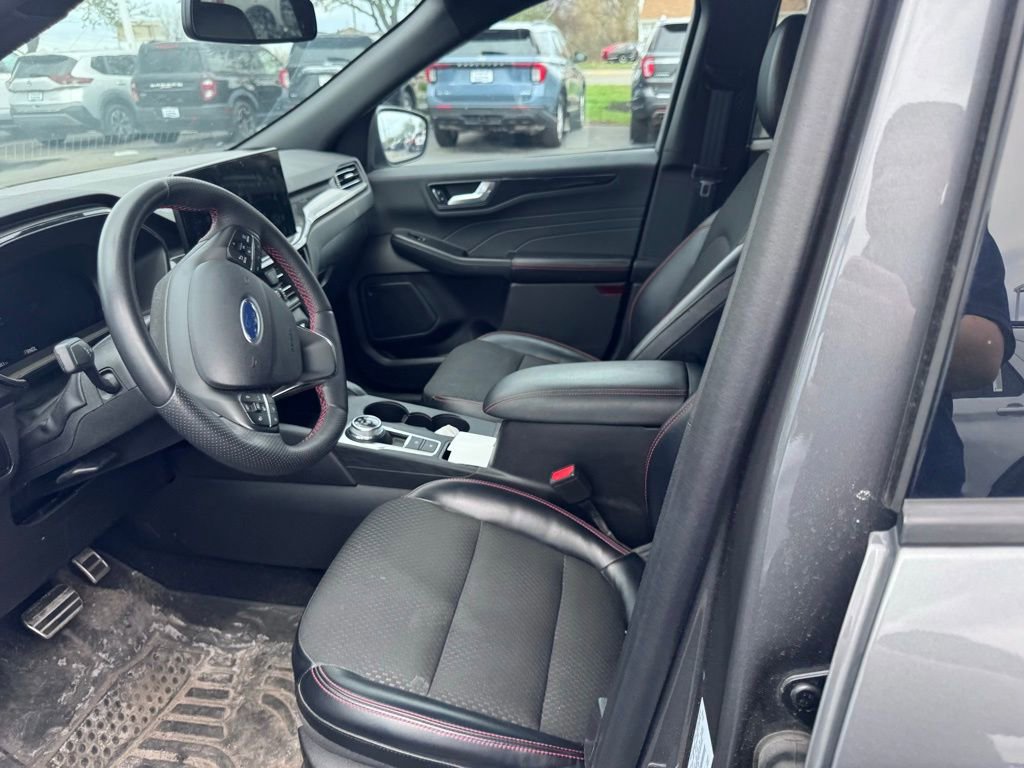 Used 2023 Ford Escape ST-Line Elite AWD/4WD image 9