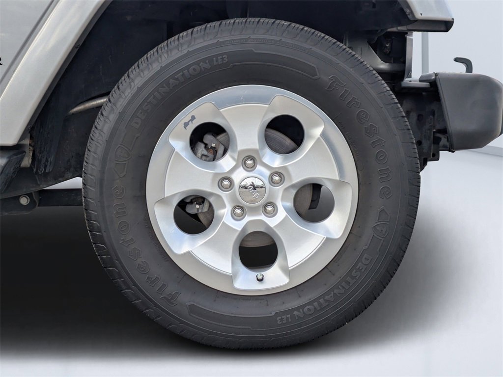 Used 2015 Jeep Wrangler Unlimited Sahara w/ Max Tow Package image 10