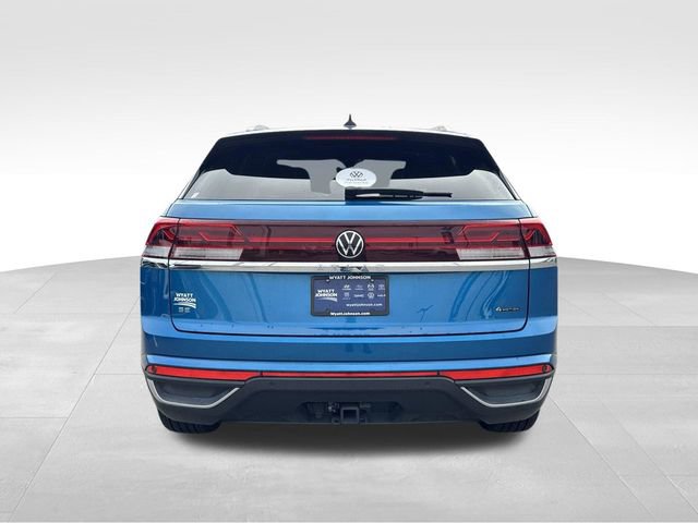 Used 2025 Volkswagen Atlas Cross Sport SE w/ Panoramic Sunroof Package image 4