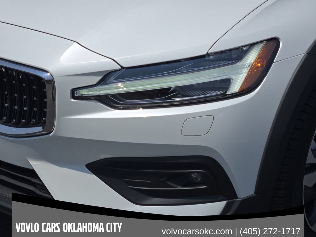 Certified 2026 Volvo V60 B5 Cross Country Plus w/ Climate Package AWD/4WD image 11