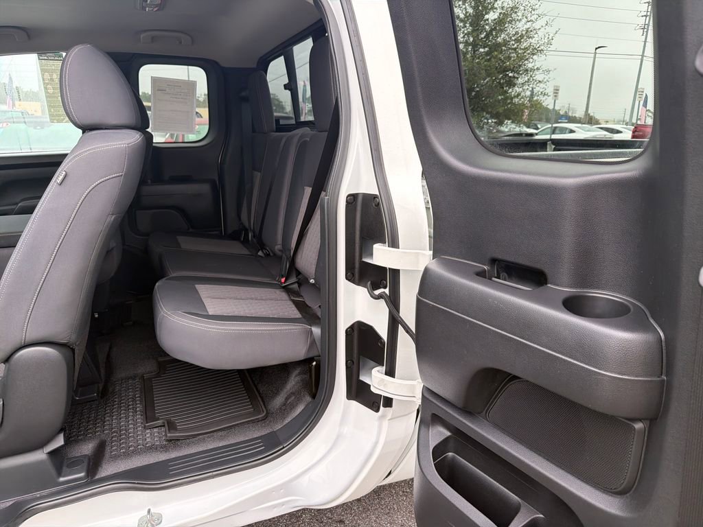 Used 2022 Nissan Titan S image 15