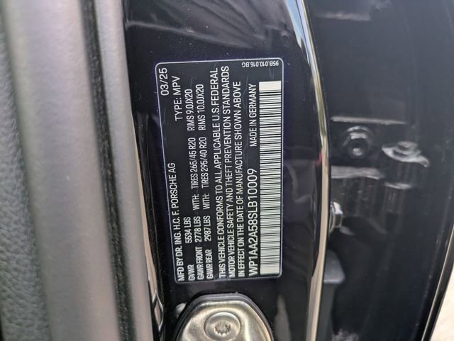 Used 2025 Porsche Macan AWD/4WD image 32