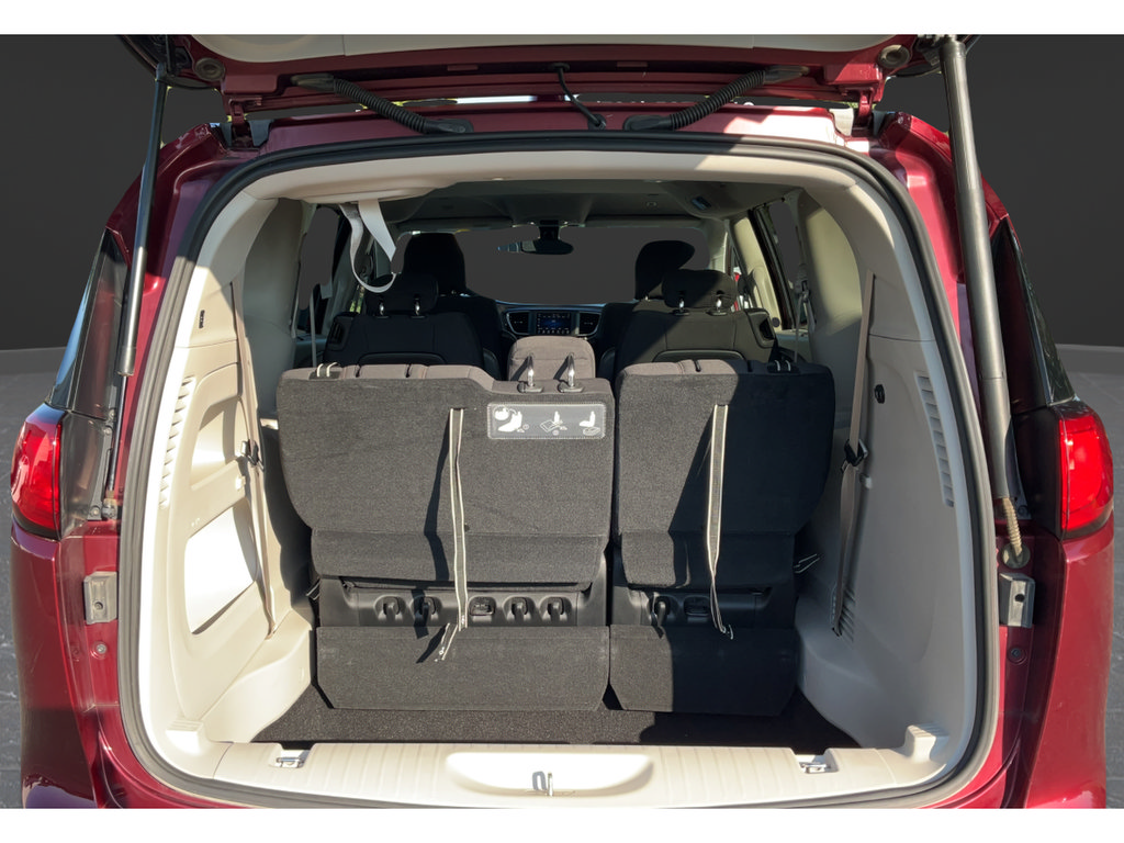 Used 2019 Chrysler Pacifica Touring Plus w/ Cold Weather Group FWD image 26