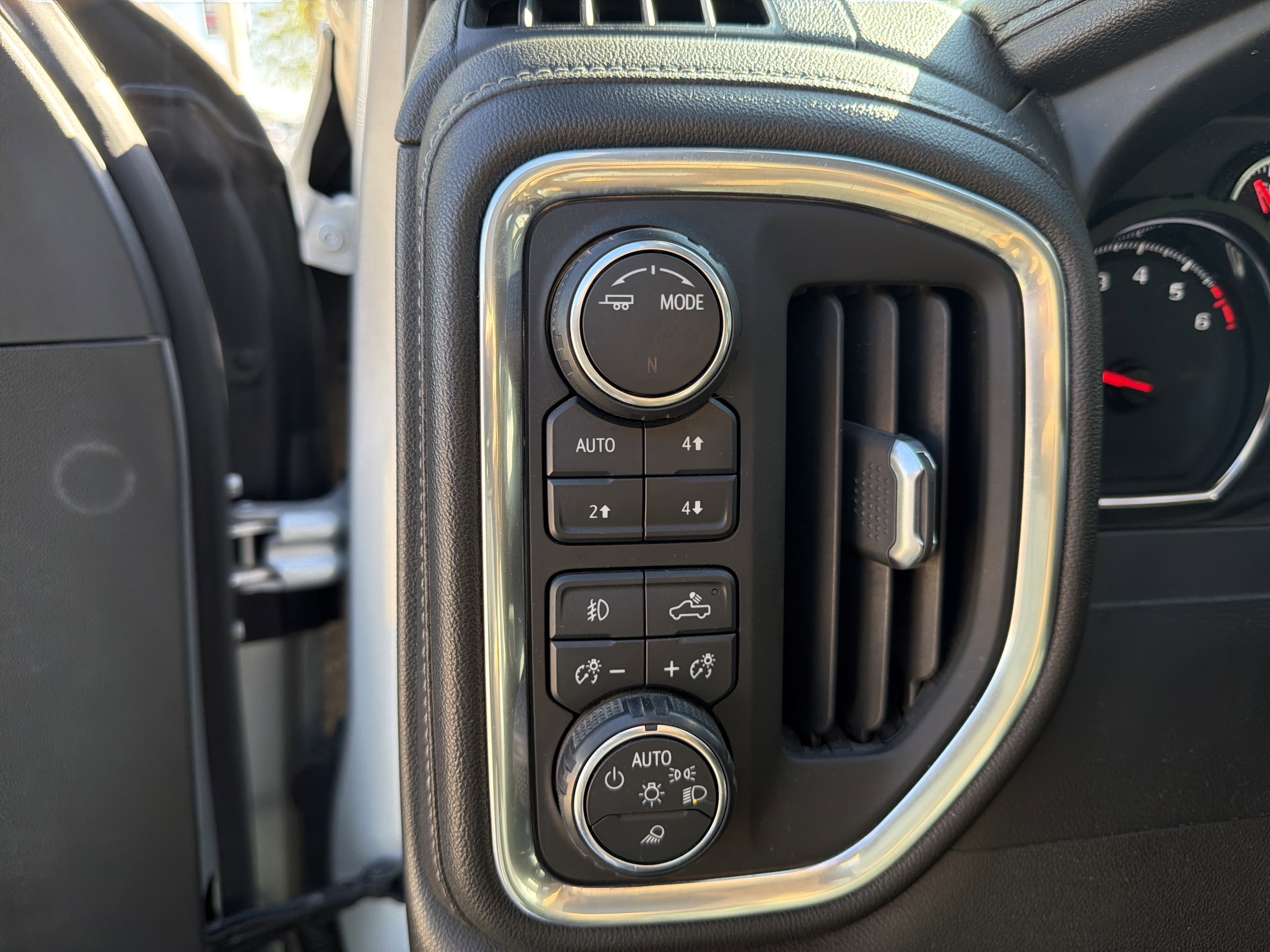 Used 2021 Chevrolet Silverado 1500 LTZ w/ Safety Package II AWD/4WD image 16