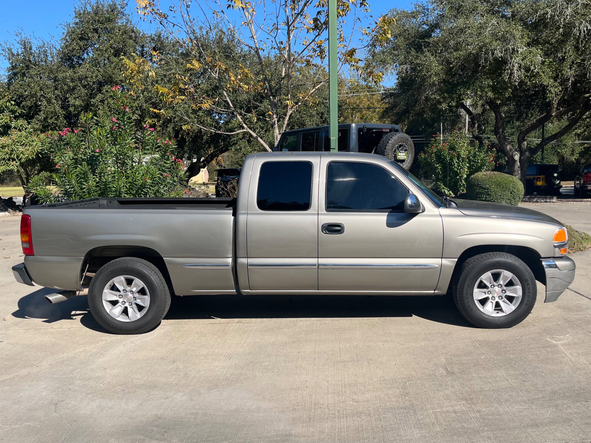 Used 2002 GMC Sierra 1500 SLE w/ Sierra Professional Pkg image 11