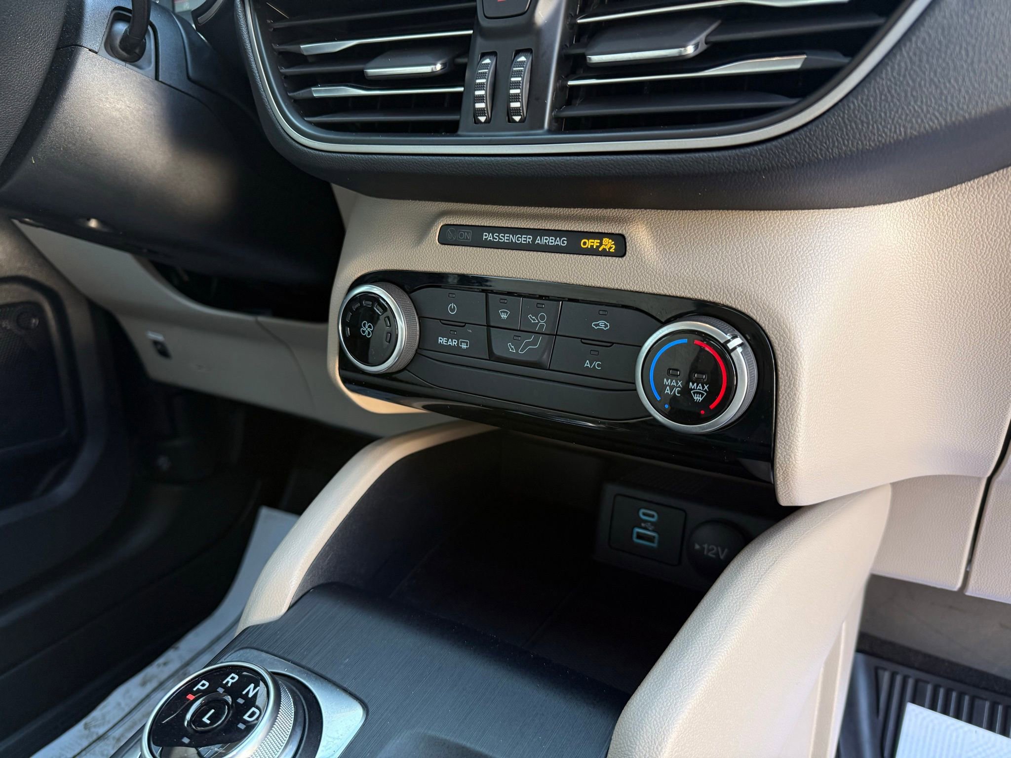 Used 2022 Ford Escape SE image 25