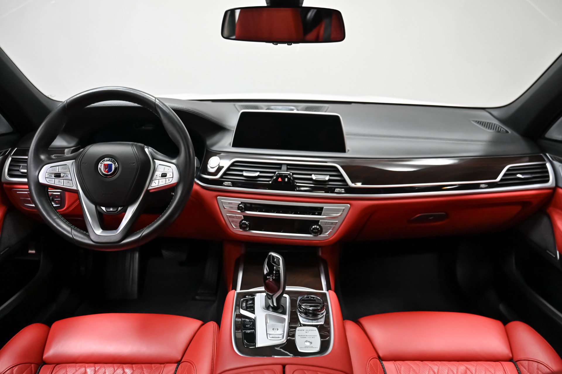 Used 2022 BMW ALPINA B7 xDrive w/ Luxury Rear Seating Package image 9