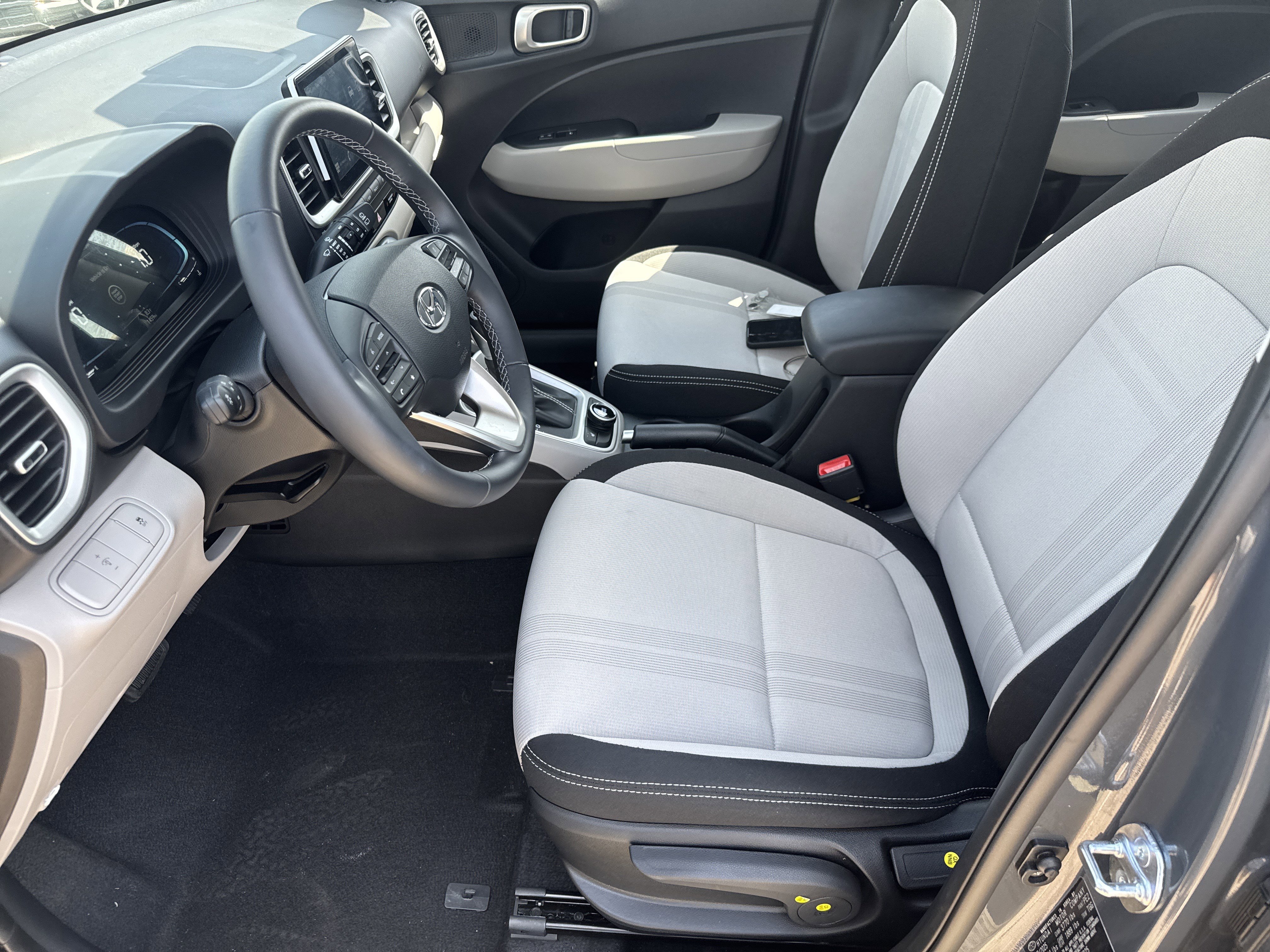 Certified 2026 Hyundai Venue SEL FWD image 5