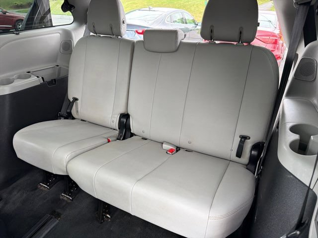 Used 2015 Toyota Sienna Limited Premium w/ Four Season Floor Mat Package AWD/4WD image 39