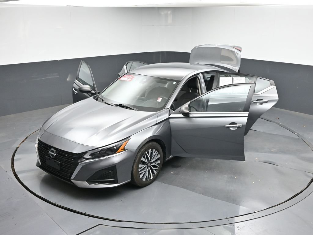 Used 2024 Nissan Altima 2.5 SV image 41