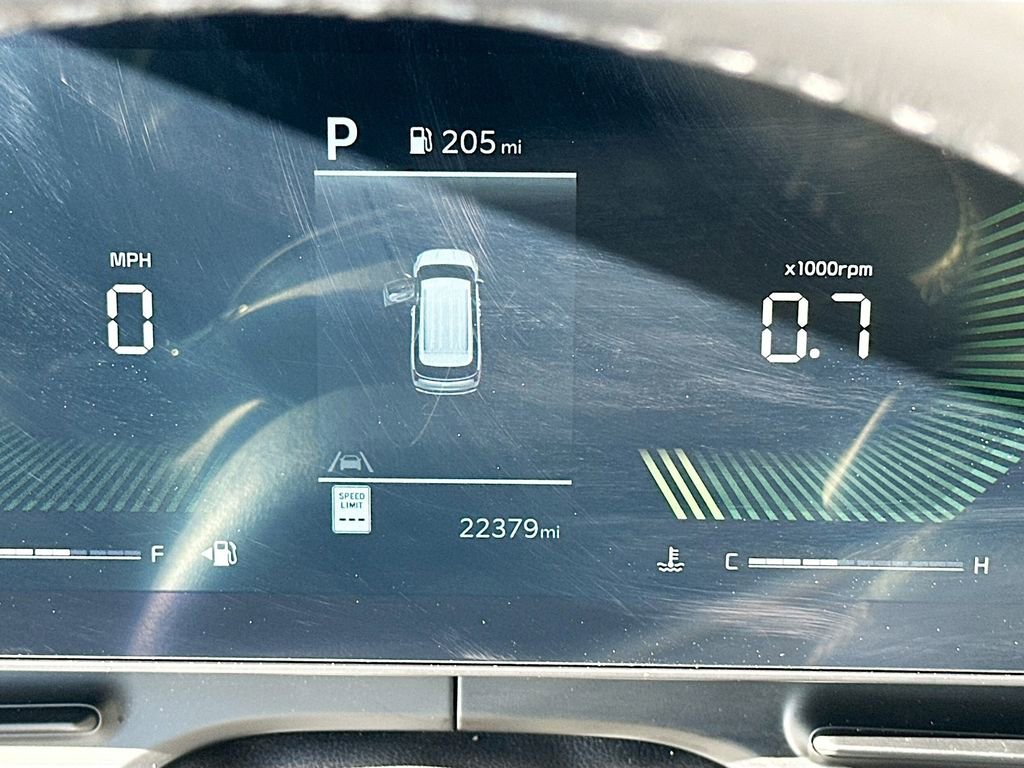 Used 2025 Kia Carnival EX FWD image 12