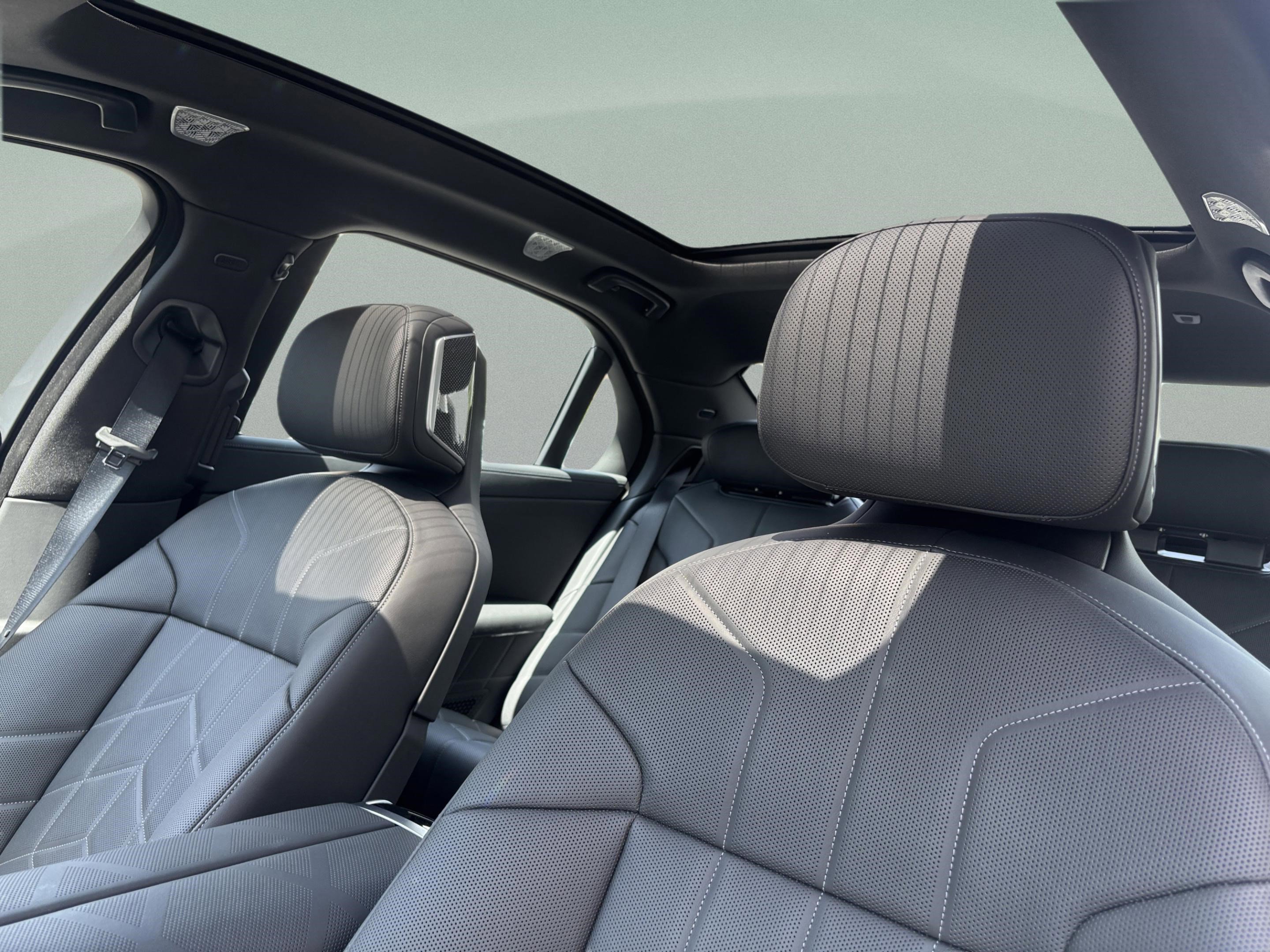 Used 2025 BMW i7 eDrive50 w/ M Sport Package image 19