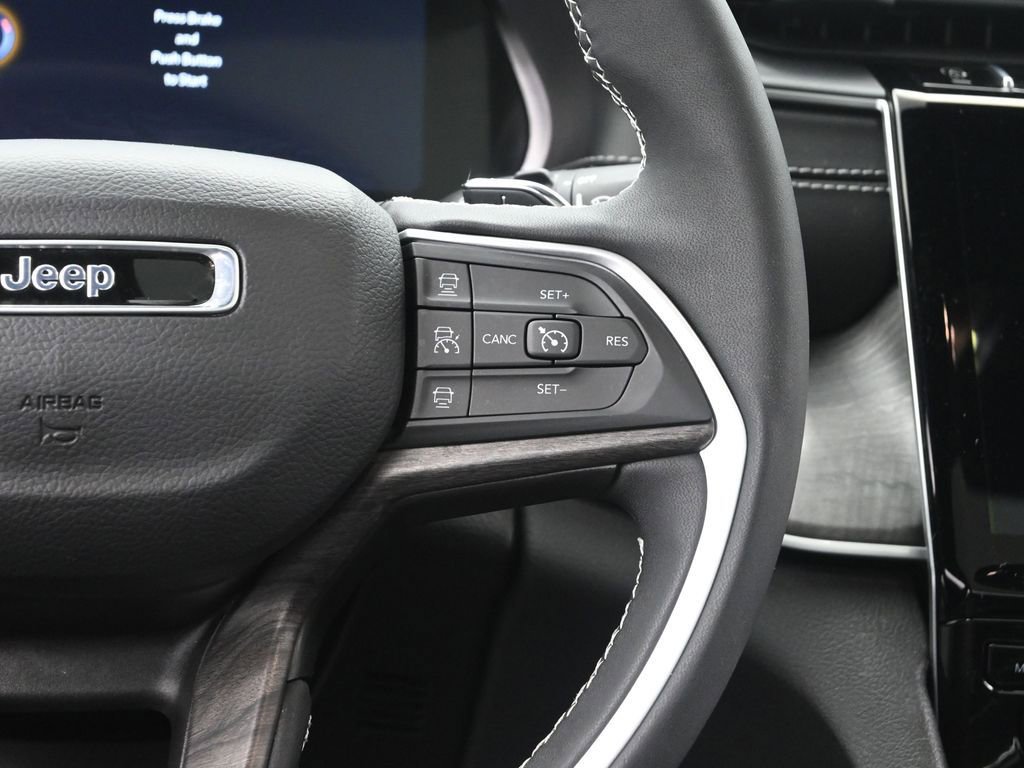 Used 2024 Jeep Grand Cherokee Limited w/ Luxury Tech Group II image 29