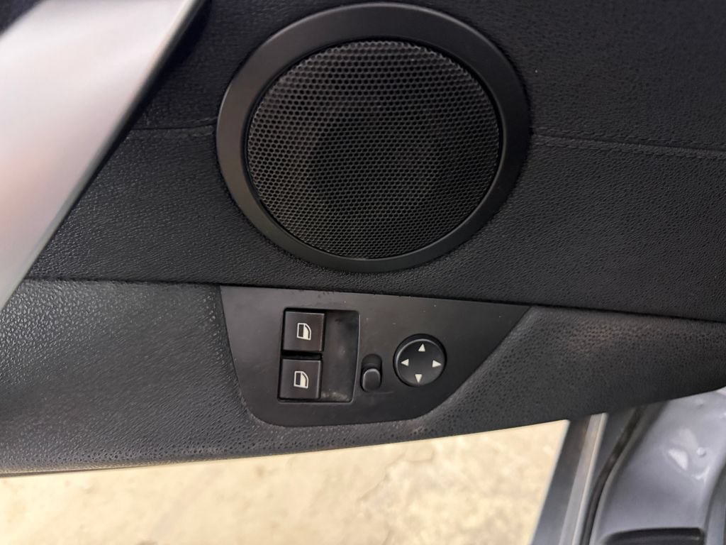 Used 2007 BMW Z4 3.0i RWD image 14